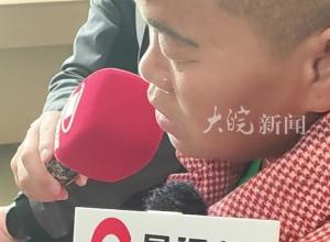为亡弟追凶26年案今天开审，当年得知易某华被释放时，李海玉曾哭喊“老天不公”
