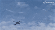 一客機遭遇A級航空災難，發動機多次冒出火光