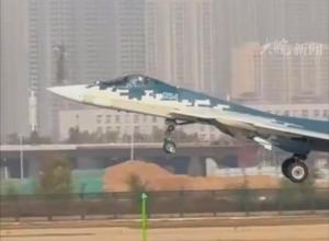 俄罗斯隐形战机苏-57 
首次飞抵中国降落太原 
最高时速约2600千米