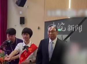 88岁钟南山现身广东一中学 上台致辞时健步如飞 称锻炼应像吃饭、睡觉一样重要
