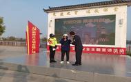 淮北市杜集區高岳街道：送電影下鄉  宣傳交通安全