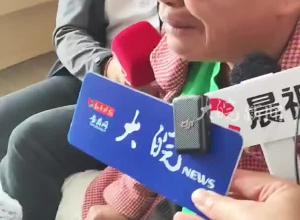 “为亡弟追凶26年案”开庭前 李海玉哭着下跪感谢：没有好心人帮助，坚持不到今天