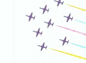 “红鹰”翱翔珠海上空 为人民空军庆生