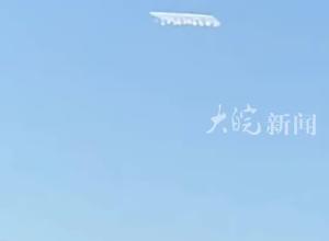 市民称淄博天空现“二向箔云”，气象局：正常云不是这样，像飞行物轨迹 后续会研究