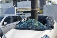 炮彈碎片砸穿車頂 以色列遭火箭彈襲擊
