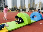 安吉趣味多 墊子樂翻天——懷遠(yuǎn)縣第五幼兒園教育集團(tuán)開展小班幼兒安吉游戲活動(dòng)