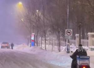 黑龙江鹤岗迎特大暴雪，降雪量打破11月单日纪录
