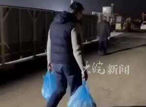 果然是“塞铁”！武契奇深夜给中国工人送夜宵带去塞尔维亚汉堡 畅吃畅聊
