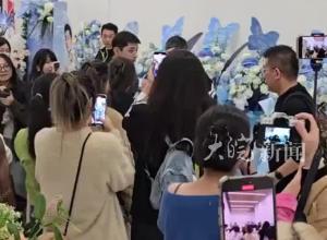 张继科球馆今日开业，健身中心工作人员：球馆不对外营业，张继科本人带学员在这里训练