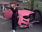 勞斯萊斯女車主被曝曾3次發(fā)生撞車事故，警方回應(yīng)！其丈夫最新發(fā)聲