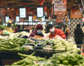 阜陽：菜價很“給力” 市民腌菜忙