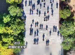 高校学生下课，路上“影子”们脚步匆匆