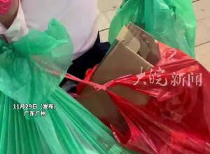 为帮妈妈收集塑料瓶做公益，10岁男孩运动会后捡近30斤塑料瓶，网友：父母是孩子最好的老师具象化了！