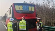 ?客車高速路上突然拋錨，六安交警救助轉移16名乘客