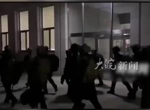现场画面！尹锡悦宣布解除紧急戒严令后 兵力连夜全部撤回