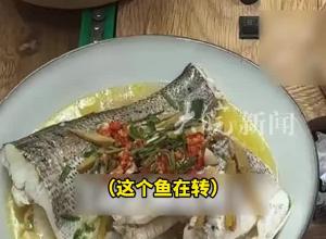 过节吃饭的人多 备战年夜饭，浙江50岁老爸制作自动传菜盘“我的衣柜和床都是爸爸亲手做的！”