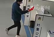 六安一群眾給破案民警 贈“人民的奧特曼”錦旗