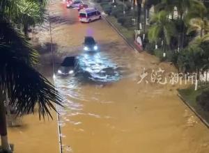 水管爆裂致道路被淹 福建莆田多部门回应