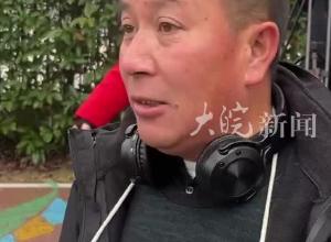 余华英案重审二审法院外 寻亲家长带着孙子找儿子 “不要让孩子离开自己的视线” 