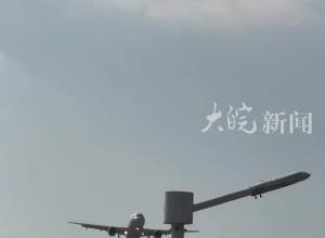 惊险一幕！国航飞机降落时遭遇鸟击 机头留下明显血迹