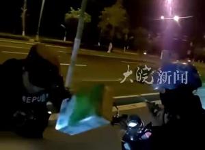 送一个牛奶盒打赏100元？外卖小哥起疑报警 警方抓获2名电诈违法嫌疑人 保住大妈57500元现金
