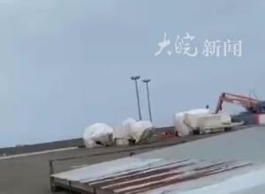 一架客机坠毁在哈萨克斯坦阿克套附近 机上有幸存者  坠机地点发生火灾
