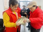 合肥市庐阳区双岗街道窦小桥社区开展“爱老驿站—‘爱在社区 情满冬至’”活动