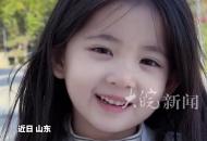 “腦子好使才能當隊長” 小女孩跟大人談話，思路清晰，笑容治愈
