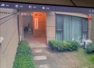 四川成都一业主反映：
小区监控时刻对着自家客厅
“家里一举一动都被监视着”
 物业、社居委回应