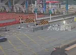 男子酒后开辅助驾驶，上高速后睡着了，撞上收费站安全岛起火，“后怕，撞断两根肋骨”