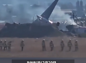 韩国客机失事 
政府宣布进入7天国家哀悼期