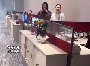 于东来直播半小时288万人观看 员工打麻将 吃饭 睡觉 十分温馨 于东来笑称“多赢点”