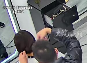 女子理发时突然口眼歪斜抽搐倒下，店主边打120边按人中：手抖到无法控制