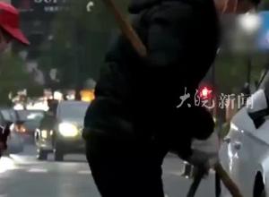 女婿每天5点起床帮丈母娘扫马路 网友：真是“中国好女婿”！