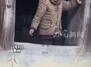 妈妈去世 女子没敢告诉年迈的外婆 外婆询问“不知道还能不能看到她” 女子扮成妈妈的模样前去看望
