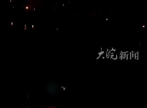 “钻心的疼，但我不能放手！”民警跳下冰冷河水 忍痛将老人拽出水面