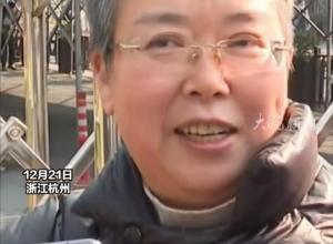 52岁阿姨“二战”考研 
退休前从事金融  现在考浙大心理学 
“重新开始! 相当于活了两个人生” 