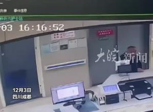 为抢救病人医生狂奔崴脚仍继续跑 事后称：胃穿孔病人抢救过来了，这一跤没白摔！