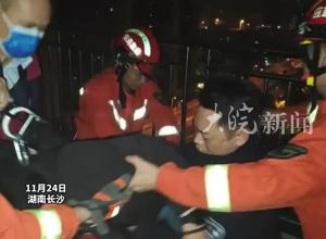 22岁男子因生活失意想轻生抱怨：我努力却有还不完的账 副所长安慰：“只要你下来 我陪你喝”