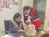 鼓樓街道大田拐社區開展“繪出色彩 裝滿幸福” 特色包手繪志愿服務活動
