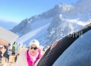 74岁刘晓庆成功登顶玉龙雪山海拔高达4680米，曾说:人生信条就是要有信心
