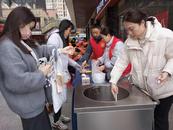 合肥白水坝社区：幸福粥到 浓情腊八  