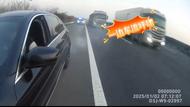 一名驾驶员高速路边停车睡觉被处罚