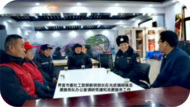 界首：社工部下基层调研，和志愿者亲切拉家常  