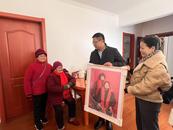 百岁老人拍写真  长寿密码笑颜中