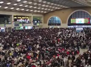 90亿人次将跨区域出行，春运大幕今开启，今日开始发售除夕当天火车票