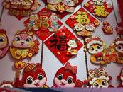 蛇元素春联走红  个性春联备受欢迎