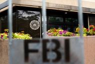 FBI在一農場查獲150余枚自制炸彈  36歲農場主用拜登照片當靶子打靶