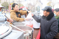 肥西縣豐樂鎮：臘八公益行，粥到暖人心