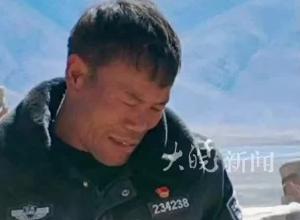 西藏定日县6.8级地震中 辅警伦珠痛失一双儿女 简单安置后事 便投入救援工作 看到自己孩子遗物 铮铮铁汉 在废墟上失声痛哭